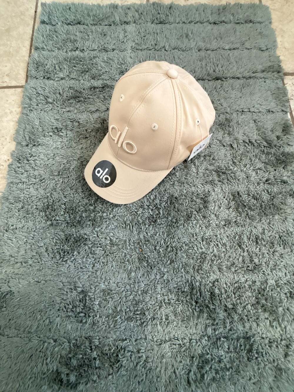 Alo Yoga Unisex Embroidered Logo Baseball Cap in Cream